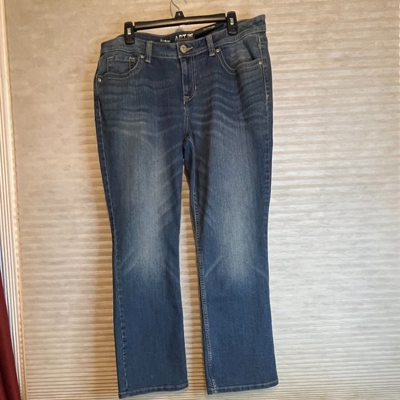 Apt.9 Bootcut Jeans Size 16P Medium Blue Bootcut Mid Rise NWT - Picture 1 of 6